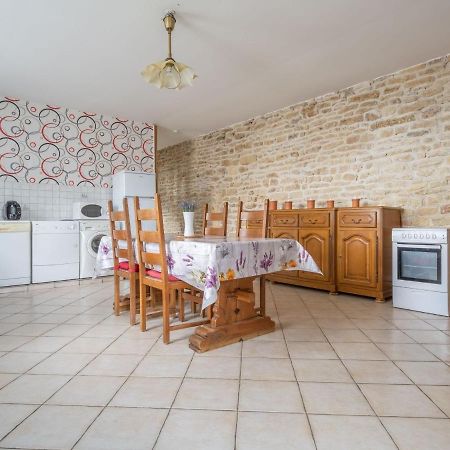 Vintage Holiday Home With Private Garden Nouart ภายนอก รูปภาพ