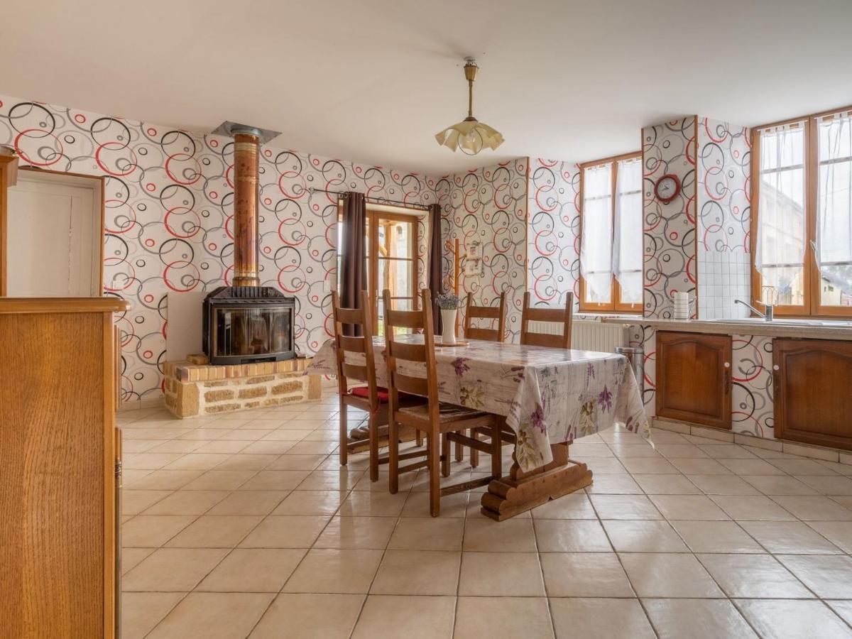 Vintage Holiday Home With Private Garden Nouart ห้อง รูปภาพ